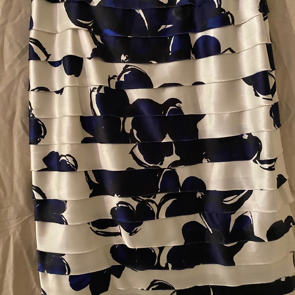 Pretty Dress - Picture 3 of 4